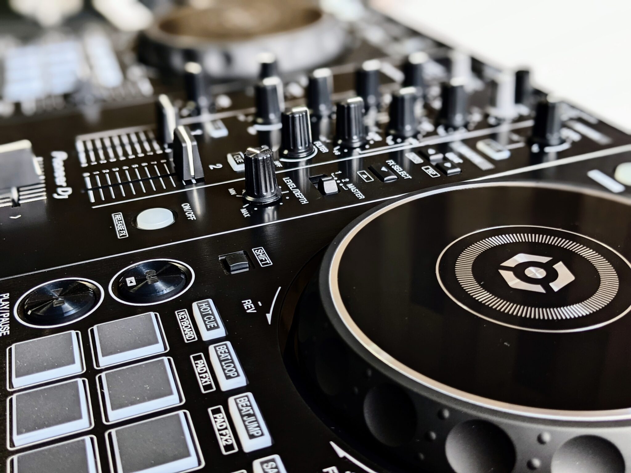 Yellow Bucksとは何者？魅力・経歴・ファッションまで徹底解説【2025年最新版】 - HIP HOP BASE