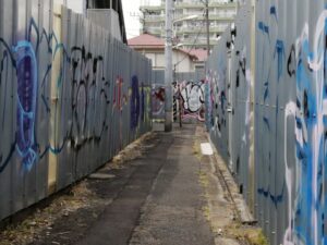 鎮座とは？ラッパー・鎮座DOPENESSの意味と唯一無二の魅力を解説 - HIP HOP BASE